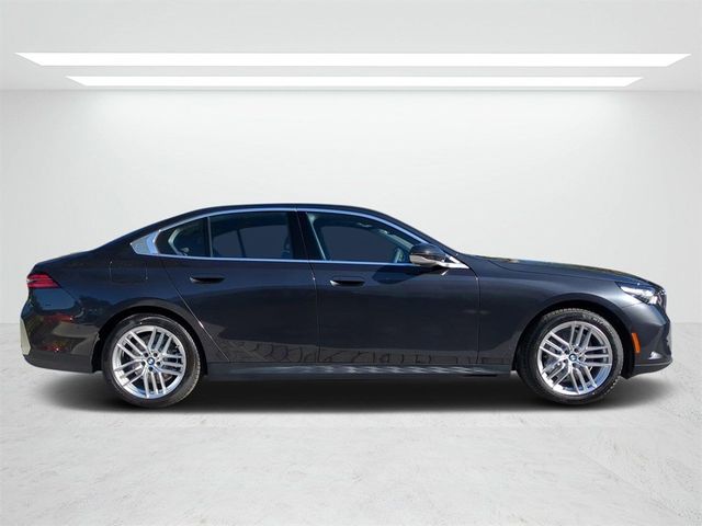 2025 BMW 5 Series 530i