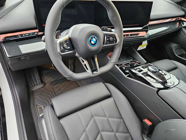 2025 BMW 5 Series 550e xDrive