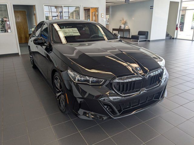 2025 BMW 5 Series 550e xDrive