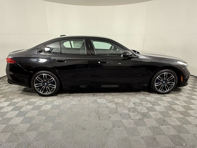 2025 BMW 5 Series 550e xDrive