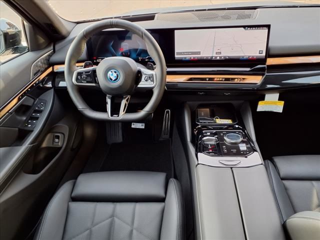 2025 BMW 5 Series 550e xDrive