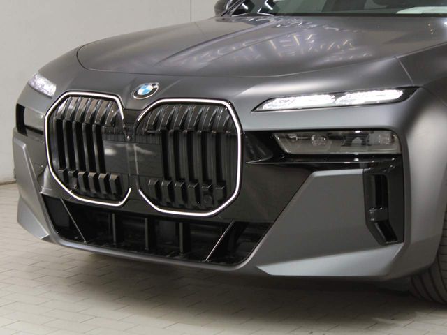 2025 BMW 7 Series 740i