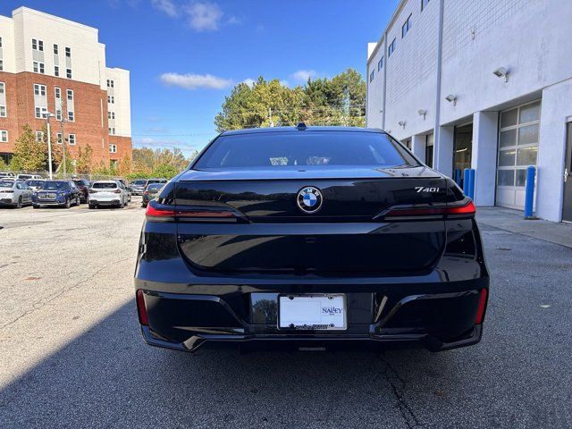 2025 BMW 7 Series 740i