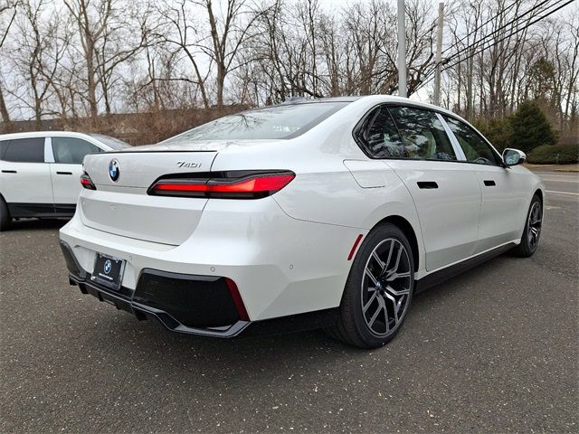 2025 BMW 7 Series 740i xDrive