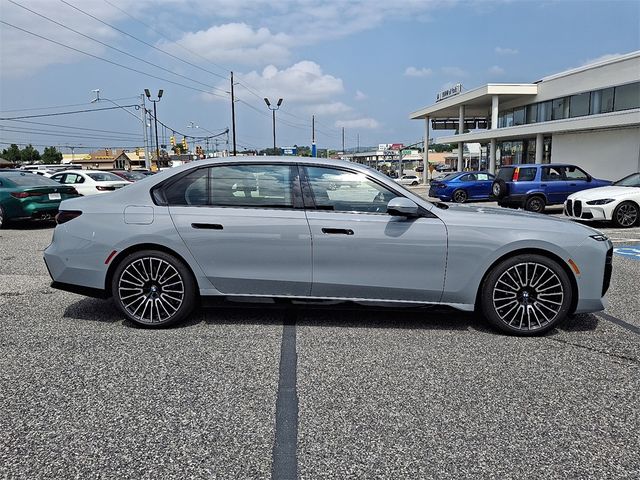 2025 BMW 7 Series 740i xDrive