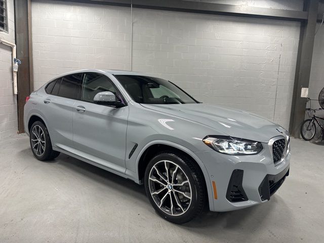 2025 BMW X4 xDrive30i