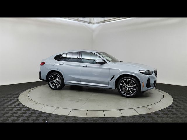 2025 BMW X4 xDrive30i