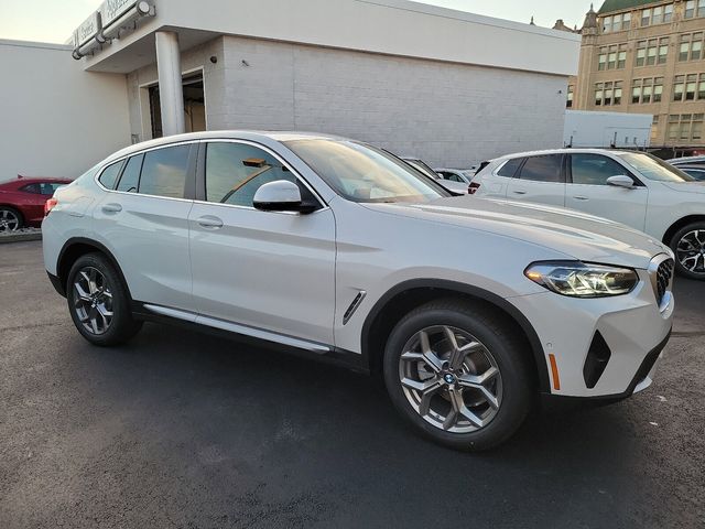 2025 BMW X4 xDrive30i