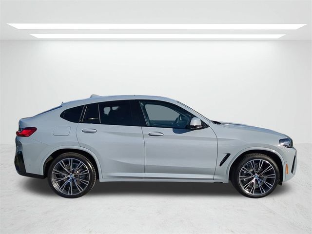 2025 BMW X4 xDrive30i