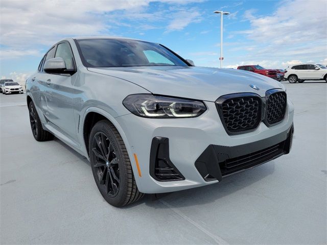 2025 BMW X4 xDrive30i