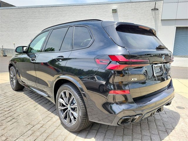 2025 BMW X5 M60i