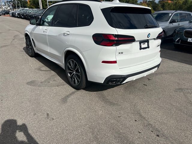 2025 BMW X5 M60i