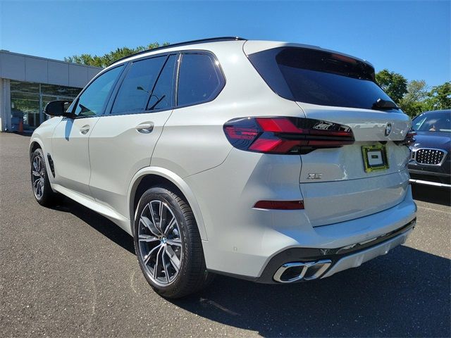 2025 BMW X5 M60i