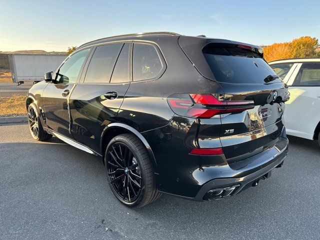 2025 BMW X5 M60i