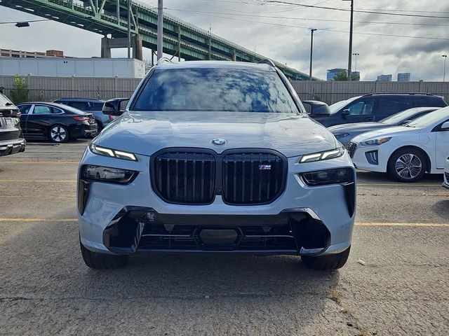 2025 BMW X7 M60i