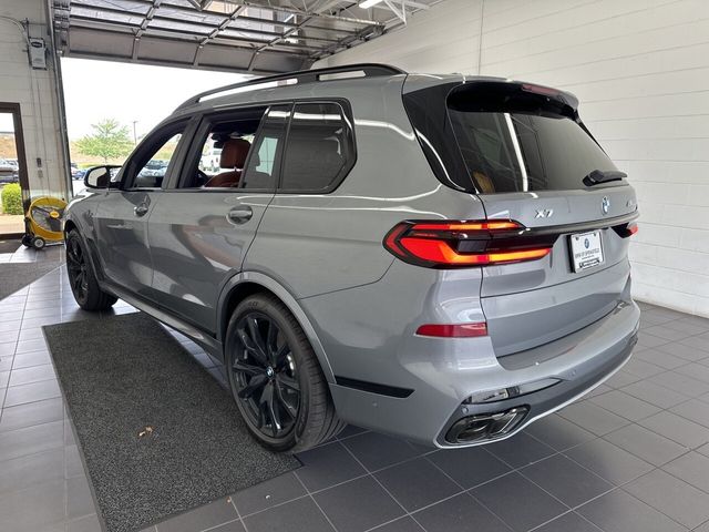 2025 BMW X7 M60i