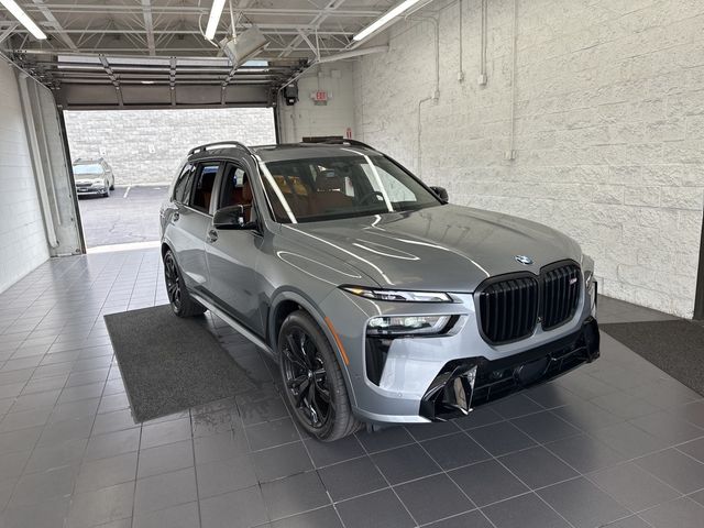 2025 BMW X7 M60i