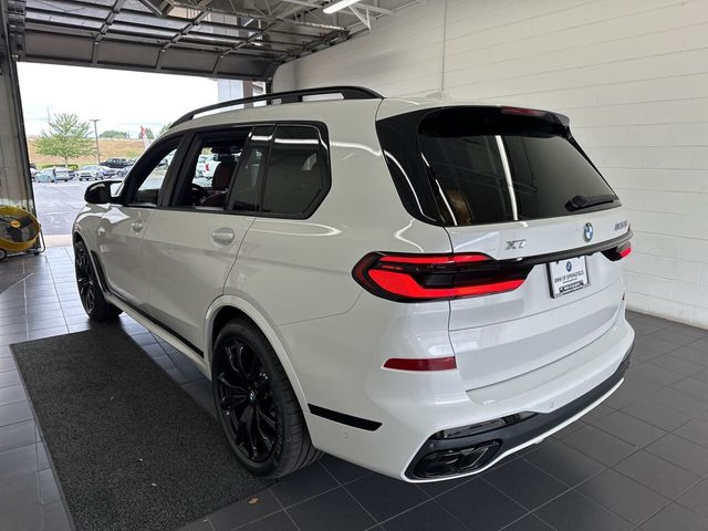 2025 BMW X7 M60i