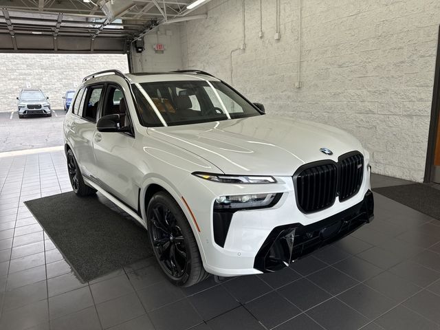 2025 BMW X7 M60i