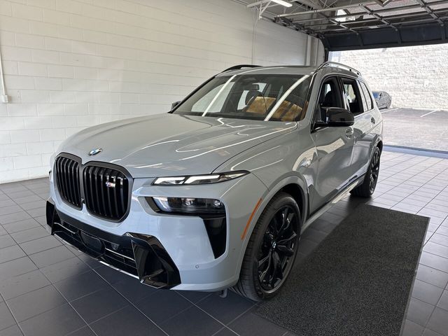 2025 BMW X7 M60i