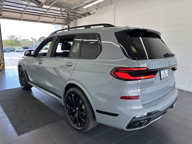 2025 BMW X7 M60i