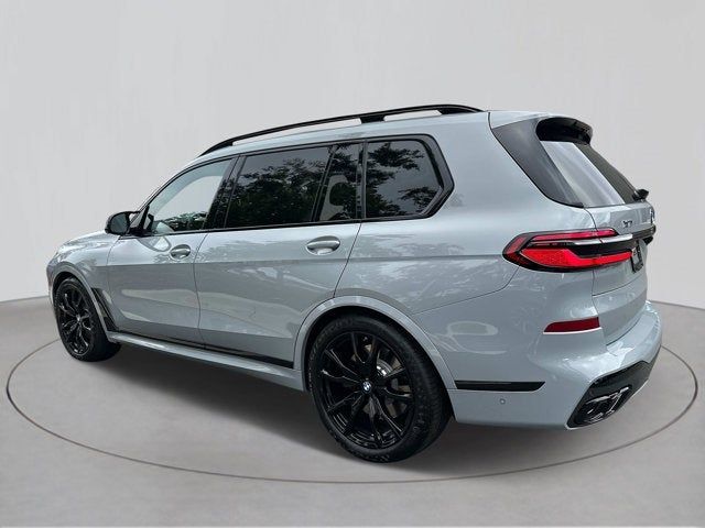 2025 BMW X7 M60i