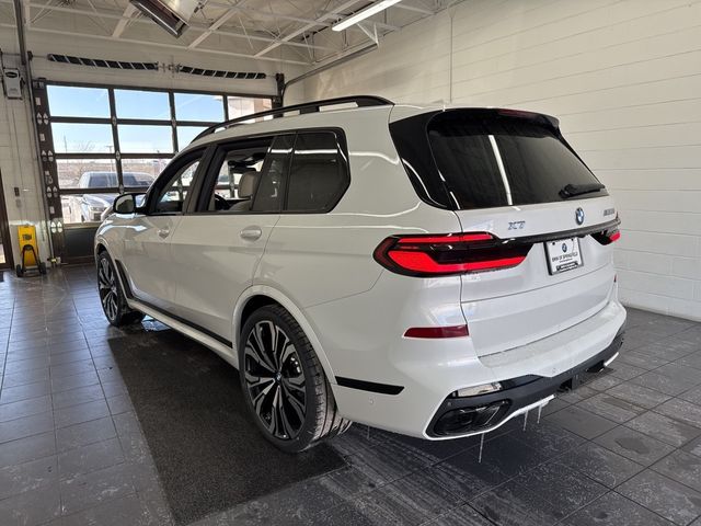 2025 BMW X7 M60i