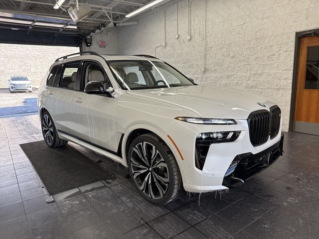 2025 BMW X7 M60i