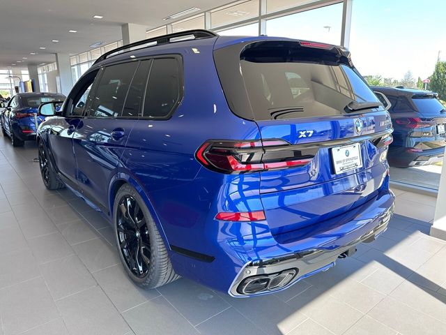 2025 BMW X7 M60i