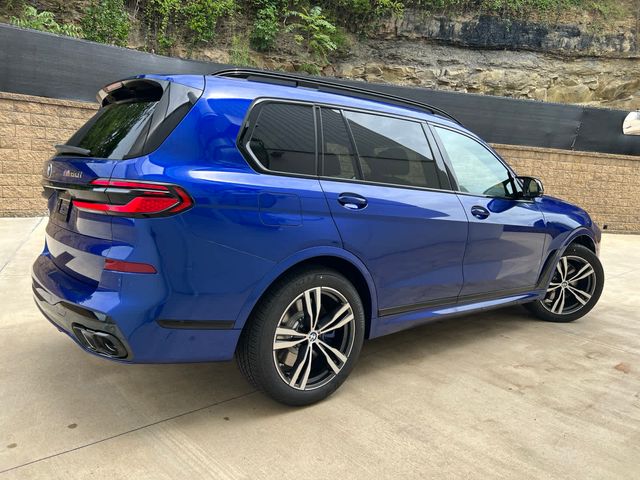 2025 BMW X7 M60i