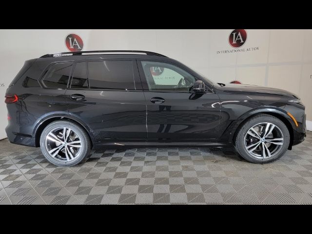 2025 BMW X7 M60i