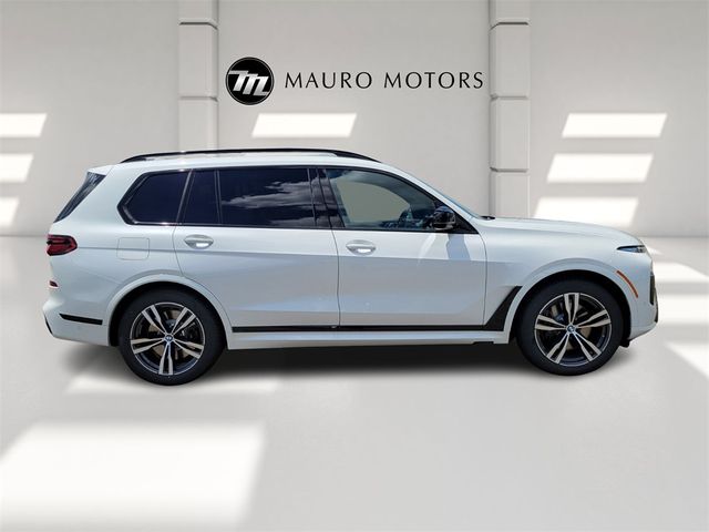 2025 BMW X7 M60i