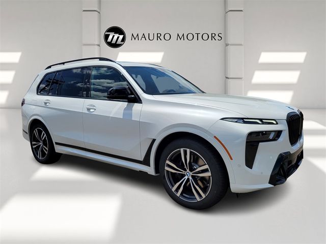 2025 BMW X7 M60i