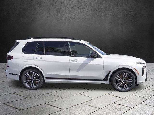 2025 BMW X7 M60i