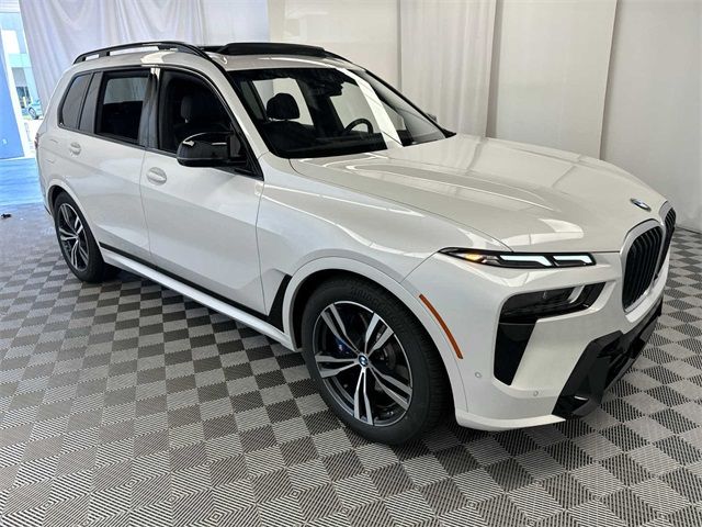 2025 BMW X7 M60i