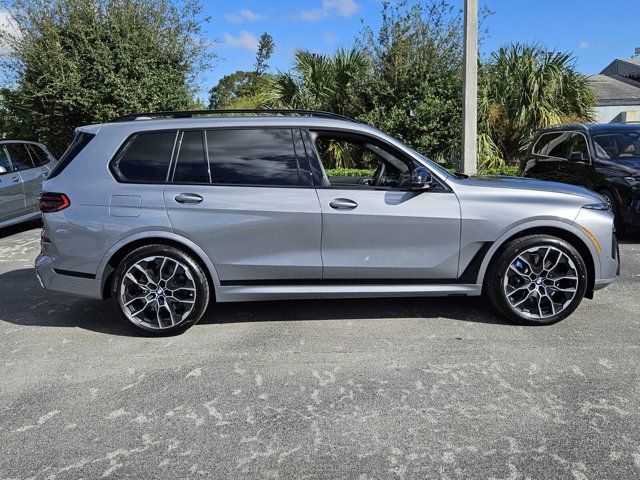 2025 BMW X7 M60i