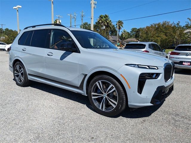 2025 BMW X7 M60i