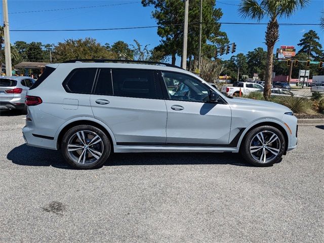 2025 BMW X7 M60i