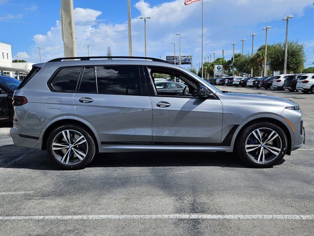 2025 BMW X7 M60i