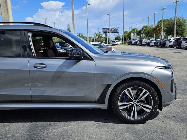 2025 BMW X7 M60i