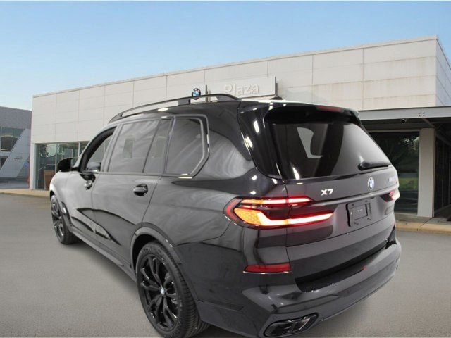 2025 BMW X7 M60i