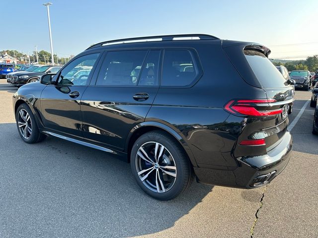 2025 BMW X7 M60i