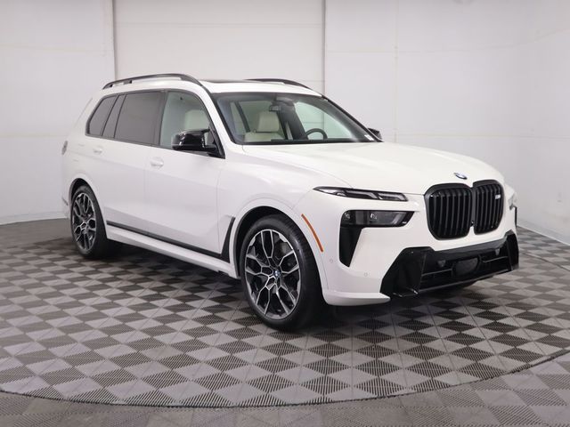 2025 BMW X7 M60i