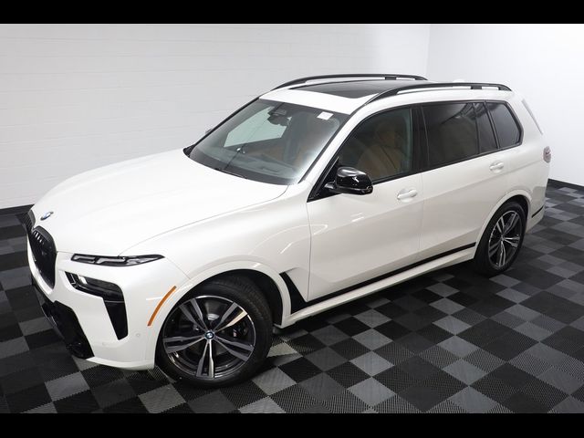 2025 BMW X7 M60i