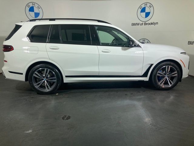 2025 BMW X7 M60i