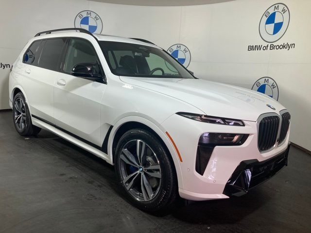 2025 BMW X7 M60i