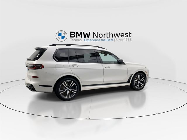 2025 BMW X7 M60i