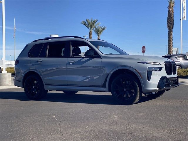 2025 BMW X7 M60i