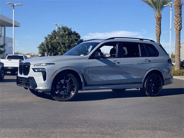 2025 BMW X7 M60i