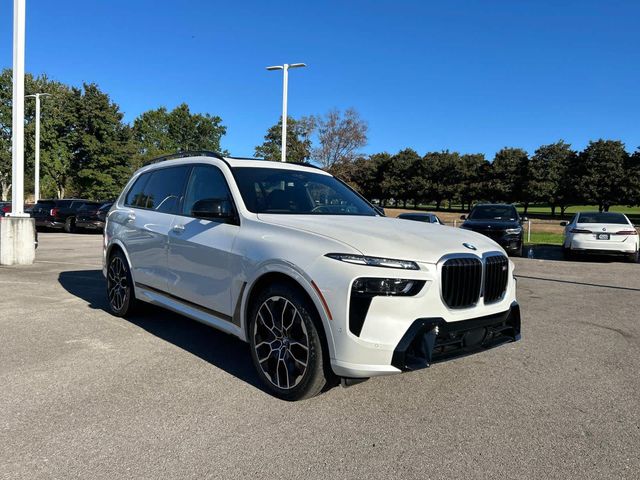 2025 BMW X7 M60i